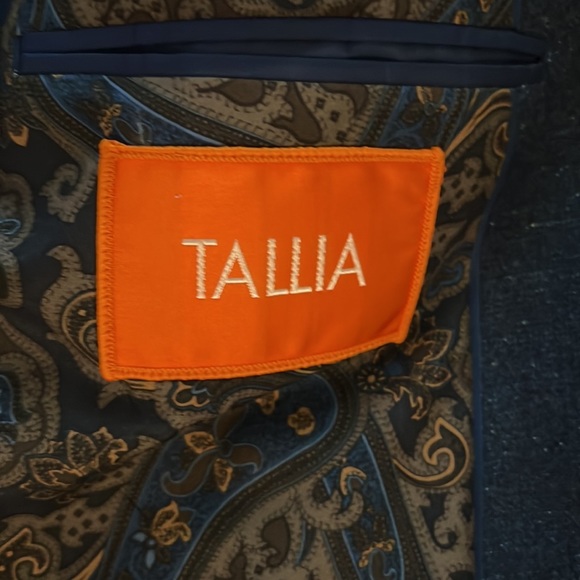 Blazer included with hankerchief - Picture 3 of 5